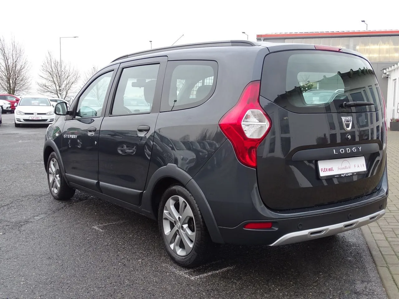 Dacia Lodgy 1.2 TCe 115 Stepway Navi...  Image 2