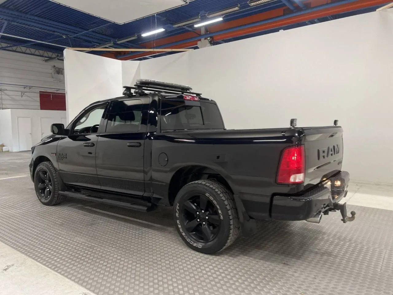 Dodge RAM 5.7 V8 HEMI 4x4 395hk Taklucka Dragkrok Moms Image 2